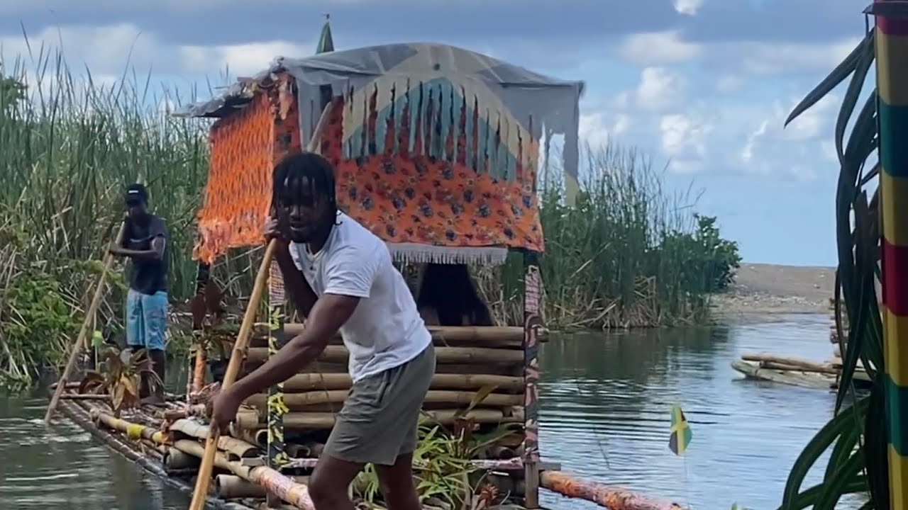 Bamboo boat 🛶 ride in Jamaica 🇯🇲,soo much fun here, and beautiful life ...