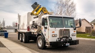 Peterbilt 320 - Dadee Scorpion Garbage Truck