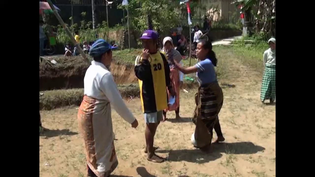 Lomba SEPAK BOLA Wanita Paling LUCU YouTube