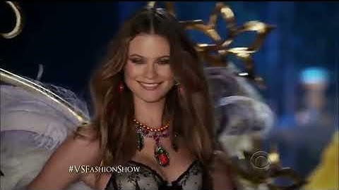 Rihanna - Diamonds Live Victoria's Secret Fashion Show 2012 1080p HD