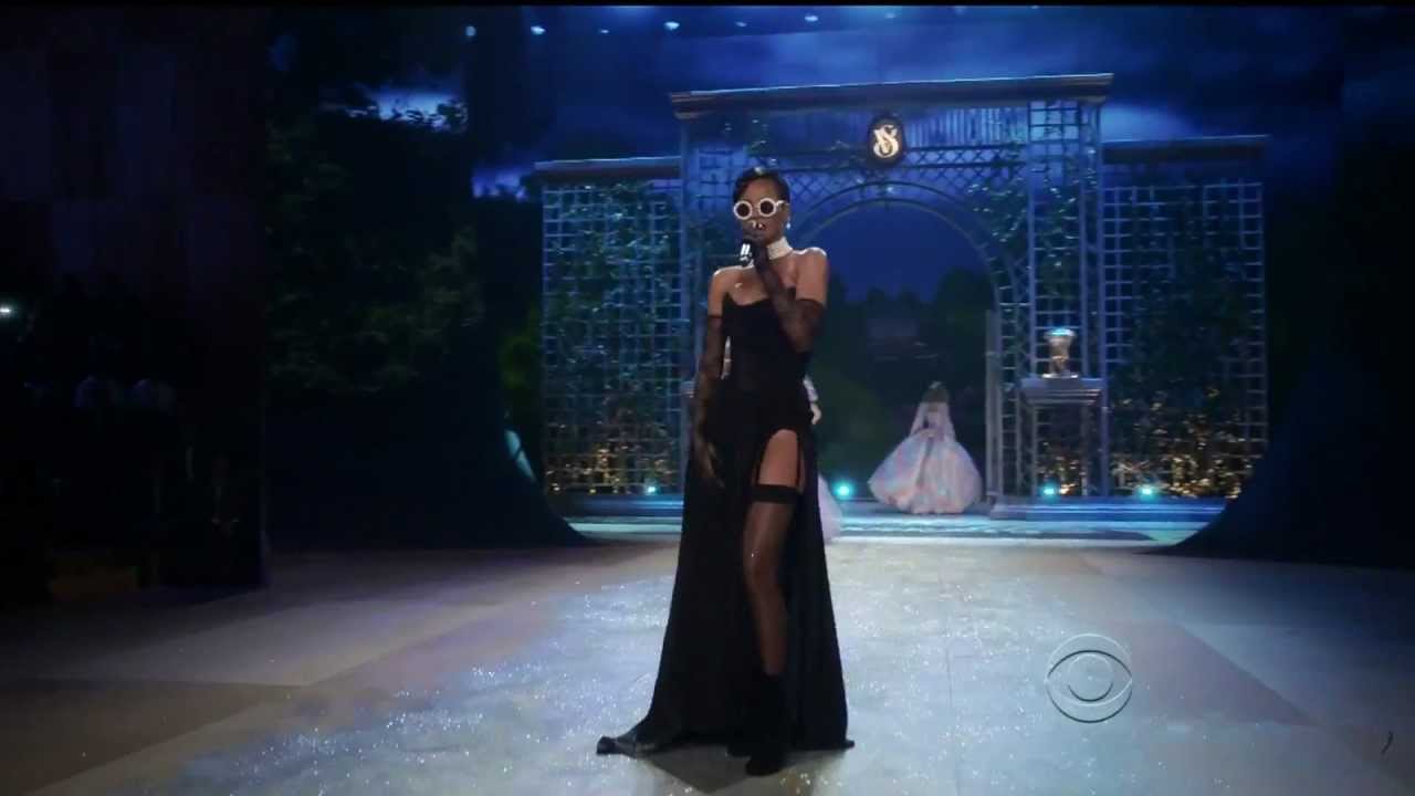 Rihanna - Diamonds Live Victoria's Secret Fashion Show 2012 1080p HD 