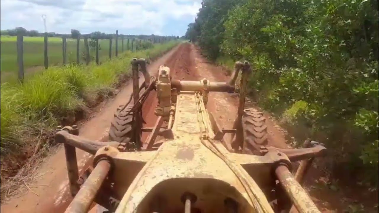 Dia de Rolo - Som de Máquina e Estrada de Terra: Patrola 120B em Trabalho Rural