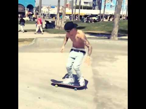 justin-bieber-and-kickflip-in-venice
