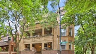 924 N Oakley Boulevard, Chicago, IL Presented by Ressie Krabacher.