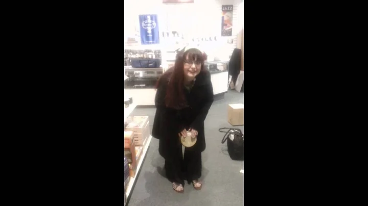 Cynthia Lee, Bellydancer, Jammin' on a Very Cute L...
