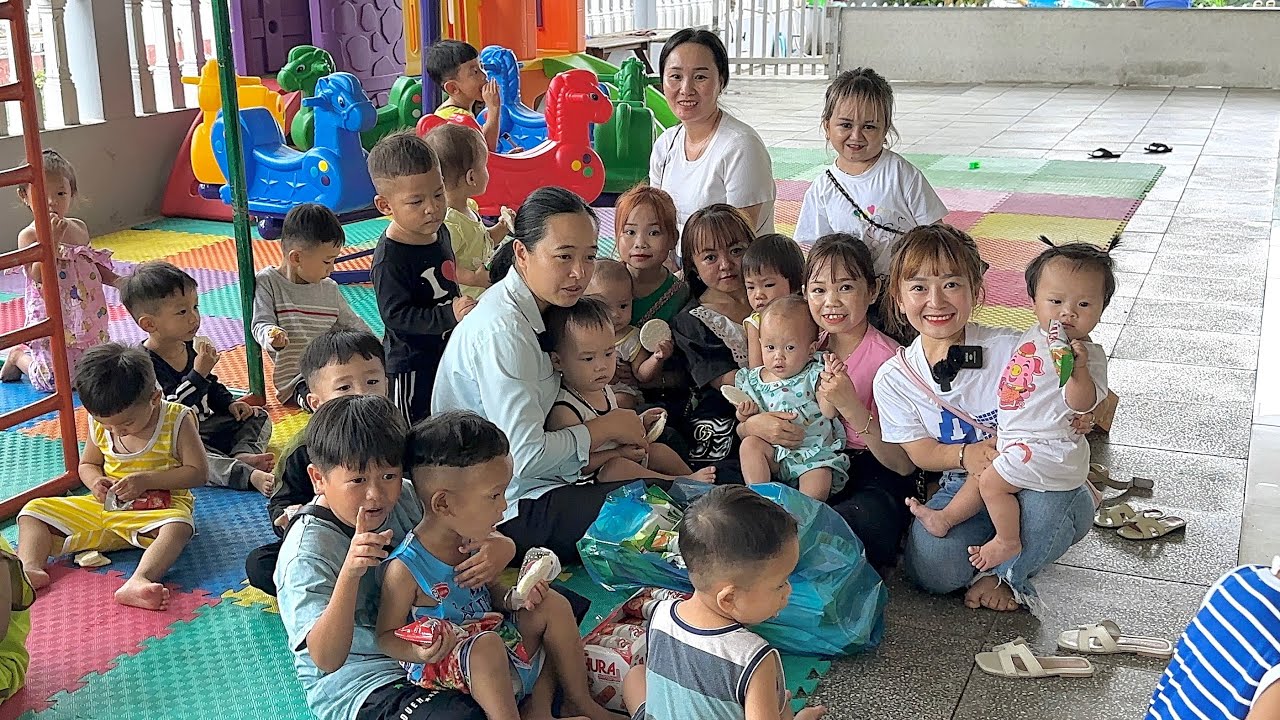 Lần Đầu Tiên Ut Mini Và Những Người bạn Đi Thăm Các Em Nhỏ Mồ Côi Ở mái