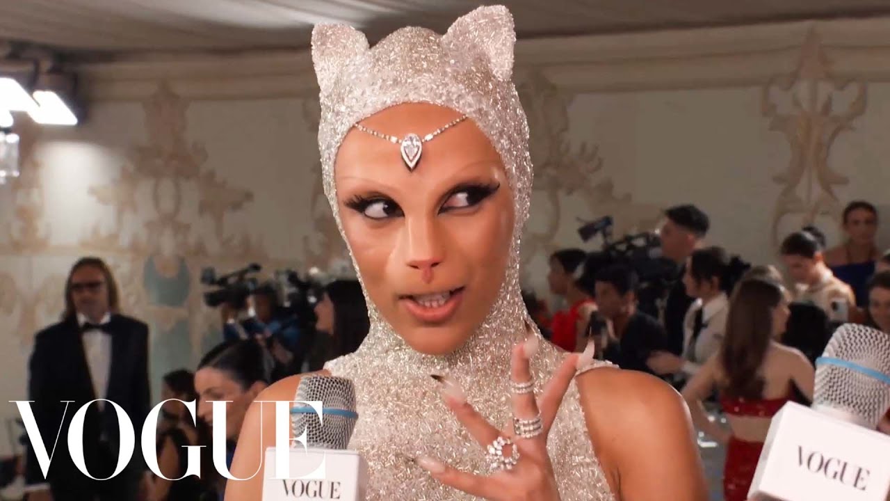 OMG Doja Cat Is Cosplaying As Karl Lagerfeld's Cat At The Met Gala! LOOK! -  Perez Hilton