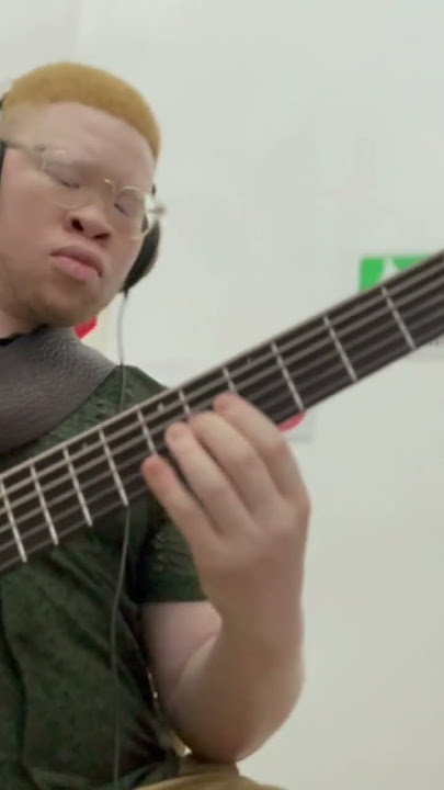 Benjamin Dube ft Sipho Makhabane-Haleluya #bassguitar #music #fisokuhlemoalosi