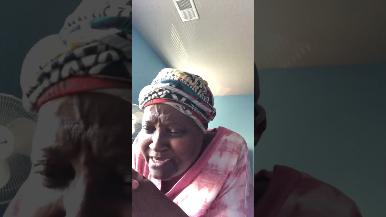 Evangelist LaShun Pace Praying (2)