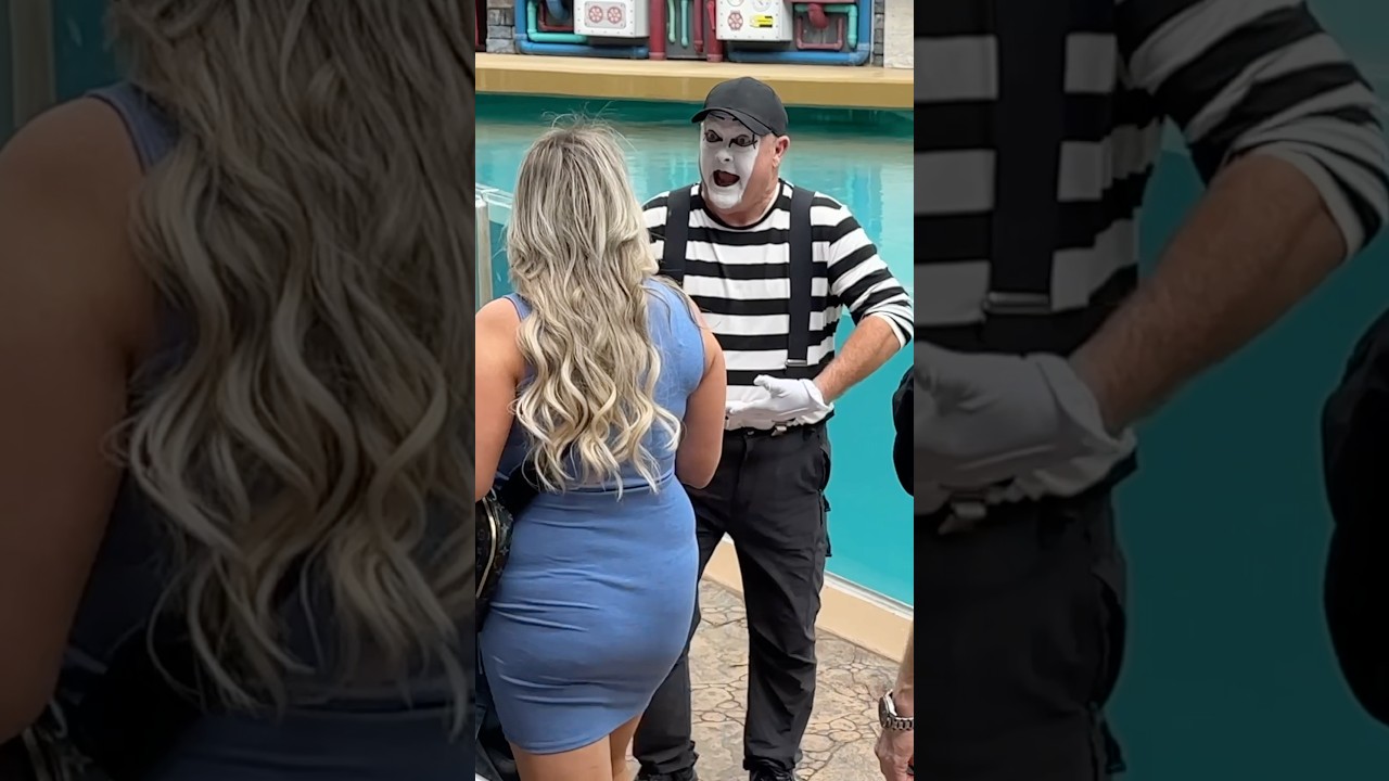 he immediately noticed it 👏 Tom the mime Seaworld Orlando