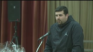 Cleveland Browns player talks to Boardman kids about reading
