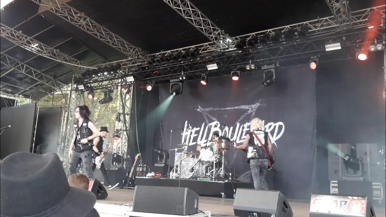 Hell Boulevard - Bitch next door 21.07.2019 Live at Amphi Festival Hell Boulevard - Bitch next door 21.07.2019 Live at Amphi Festival