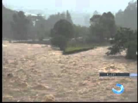 დაბა ჩაქვში წყალმა საავტომობილო გზები დააზიანა