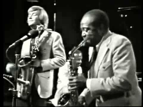 Aint Nobody Here But Us Chickens - Louis Jordan & his Tympany Five (Live video 1974) - YouTube