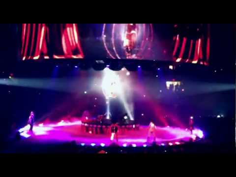 Intro & Circus : The Circus Staring Britney Spears DVD live at New York