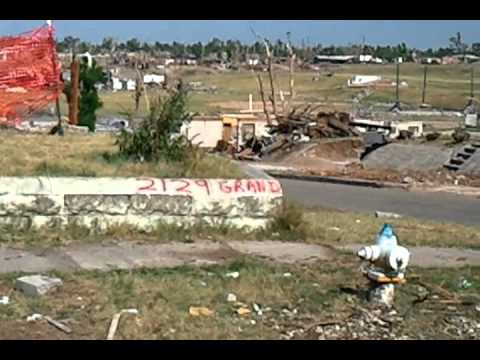 Destruction in Joplin, MO part 4 - Driving through the bad destruction