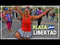 Este es el AMBIENTE en LA PLAZA LIBERTAD, San Salvador 2021 *Yajaira Bailando*