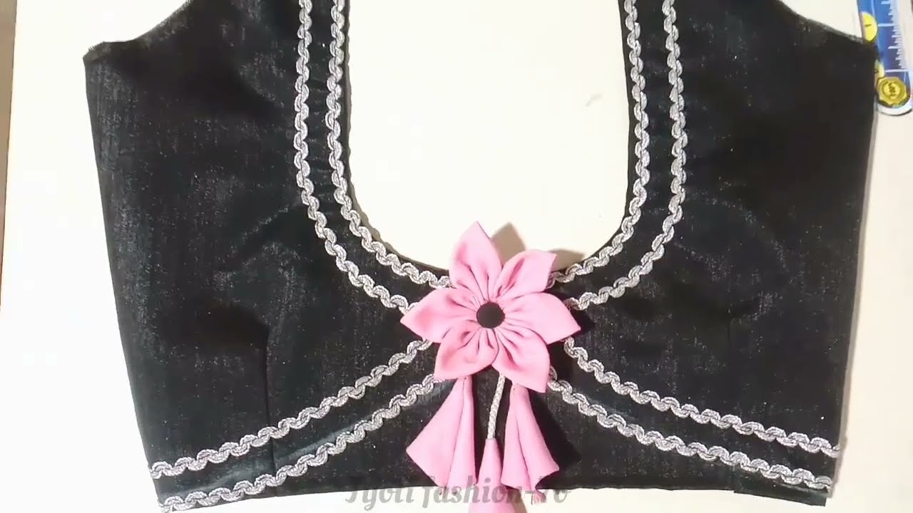 🤩Customer ko chahiye tha simple sa blouse design😀🌈#blouse #silaisikhe #blousedesign  