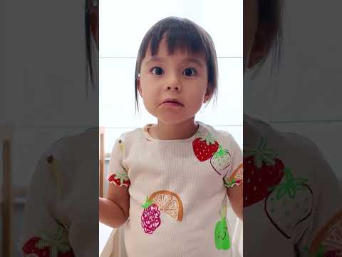 لا تتكلمي وفمك ممتلئ الأخت تعلم درسا مهما