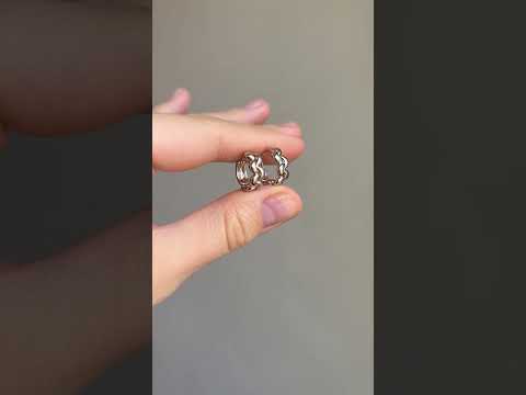 Сережки з візерунком широкі 6 мм медична сталь родій (x093), видео 1