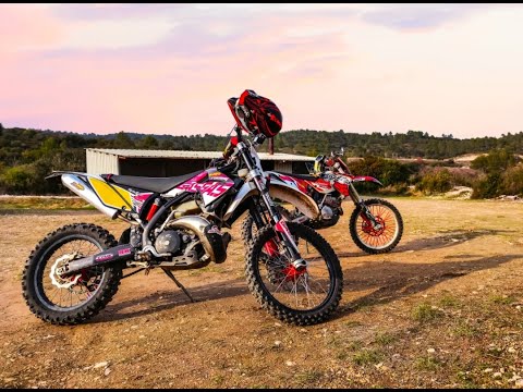 KTM 250 EXCF IL PERD SA SELLE DANS UNE MONTEE..