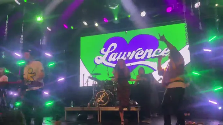 Stacys Mom (Lawrence)