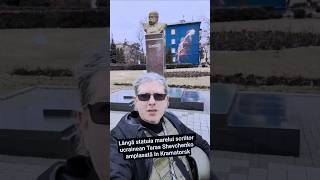 Lângă statuia marelui scriitor ucrainean Taras Shevchenko amplasată în Kramatorsk. Martie 2026