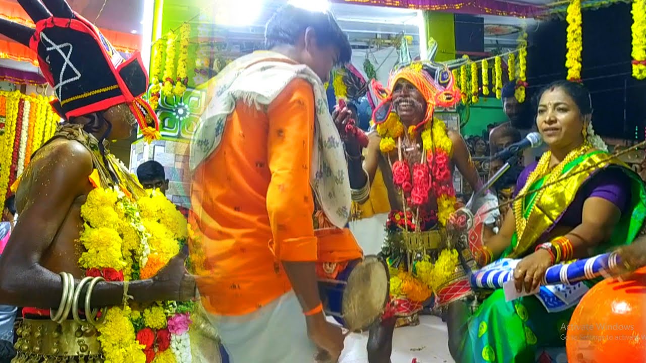 தென்காசி ஆசாத் நகர் சாமக் கொடை விழாவில் பார்ப்பவரை மிரள வைத்த கோவில் கொடை விழா