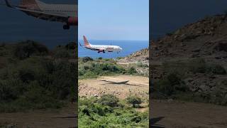 Pesawat Batik Air Boeing 737-800 Landing Runway 17 Bandara Komodo Labuan Bajo