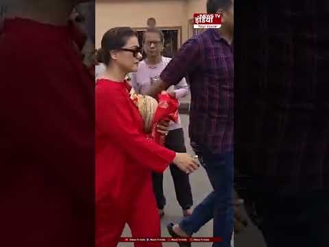 Kajol ने किए दक्षिणेश्वर काली मंदिर के दर्शन | Kolkata में पूजा-अर्चना का Video Viral...