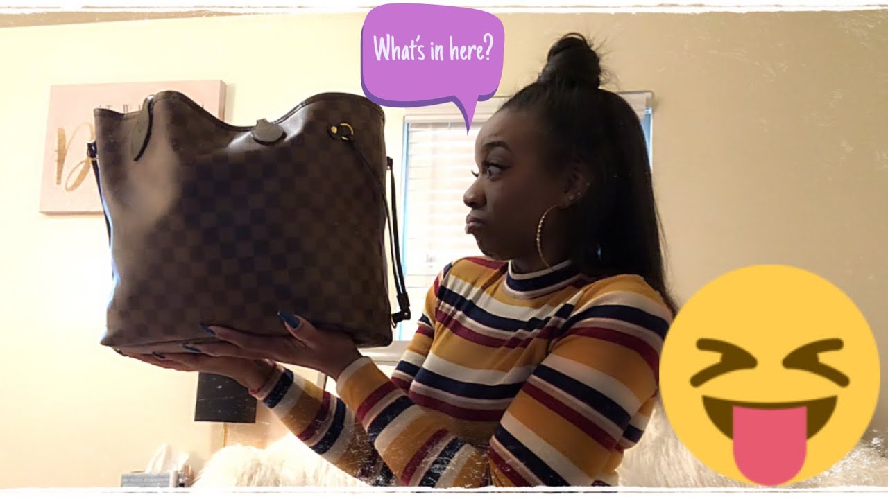 My 1st LV bag! It was b/w Neverfull MM or Onthego MM in black