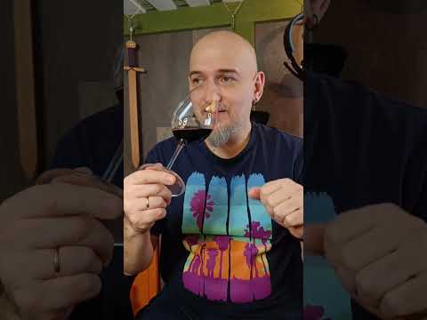 Вино из КиБ. Эрманос Траверса Таннат Резерва. Ему б рублей 450 стоить.)