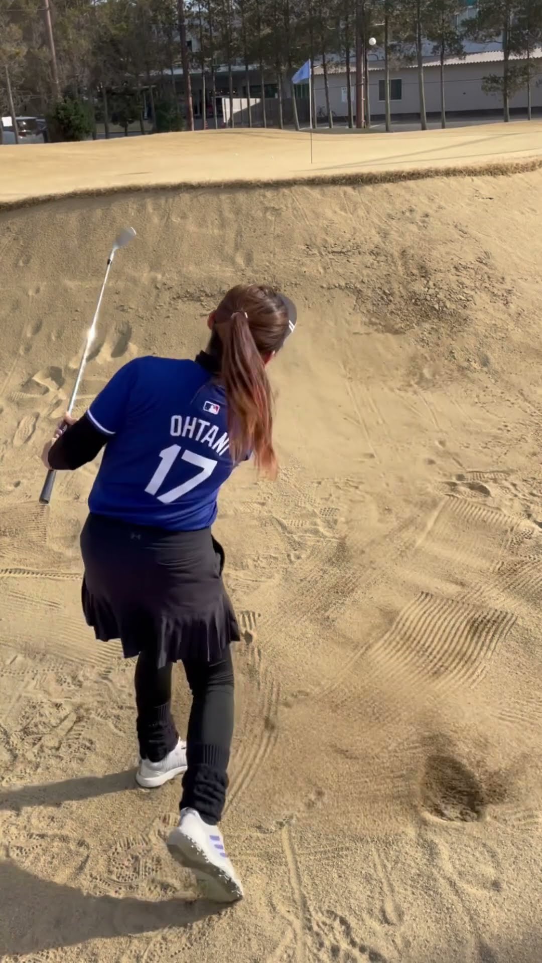飛ばしたくない時は通常よりボールの位置を左に置きますよ #golf