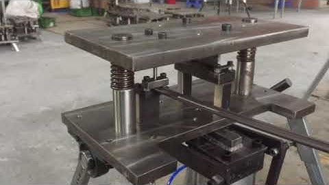 Máy đột lỗ thanh chuyển động cửa nhôm