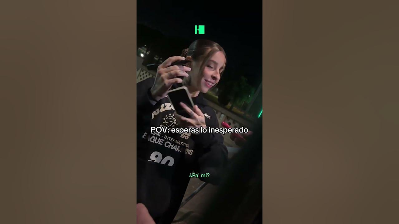 Young Miko casi se lleva un recuerdito del show: el celular de una fan 😂