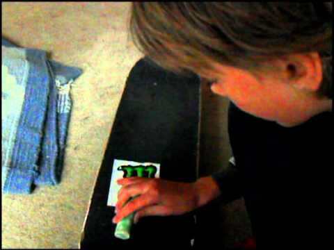 hvordan man laver et Monster logo på sit skateboard