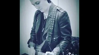 Synyster practicing M.I.A. in Hyvinkää, Finland [06.09.2018]