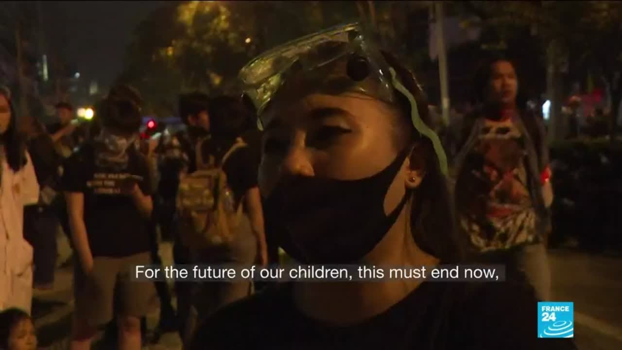 Thailand demonstrations: PM threatens to use all laws against protesters