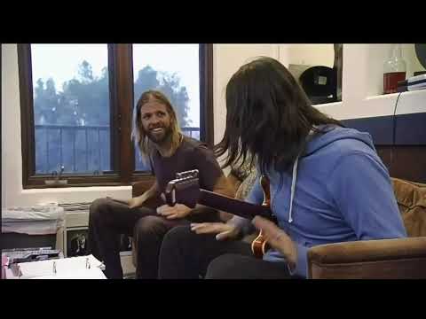 Dave Grohl & Taylor Hawkins Were Completely In Sync 🤯