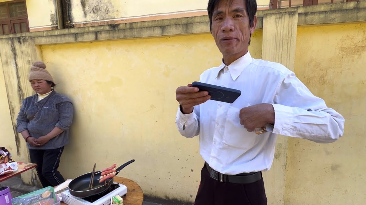 Tiểu cường,sơ vin như chú dề liên tục có ý đồ với chị say khiến ai xem cũng phải ngao ngán..!