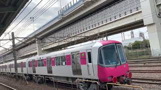 【大江戸線の車両がJR線に⁉︎】神奈川臨海鉄道DD55-16+都営12‐600形　12-831F  大江戸線甲種輸送　京浜東北線・根岸線の根岸駅を発車！