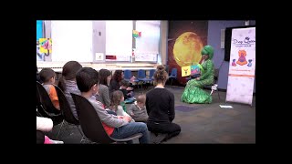 Around Queens: Drag Queen Story Hour