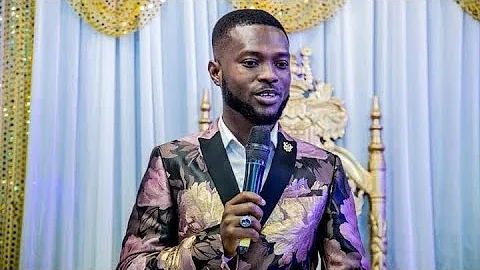 Rev. Abbeam Danso shares powerful testimony at the Grace experience 21