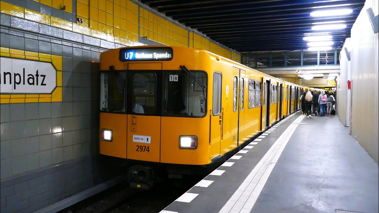 UBahn Berlin Ausfahrt 2770/2771 in Hermannplatz U7 (September 2022