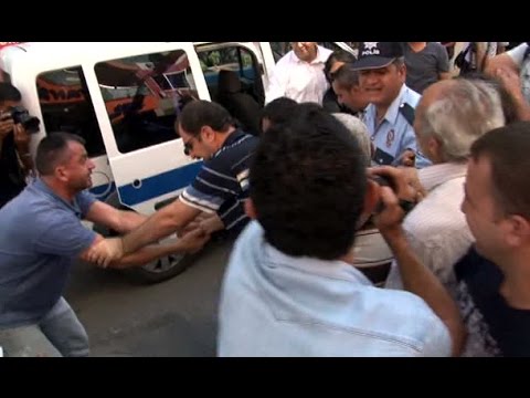 Mersin'de Esnafı Ziyaret Eden Eski Bakan Elvan Protesto Edildi