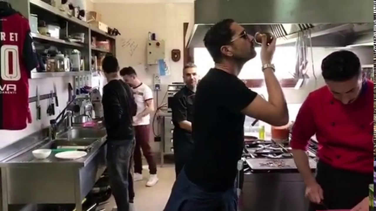 Marco Borriello lancia la Nusret Salt Bae Challenge e sfida il Papu Gomez, Vacchi e Paolo Cannavaro