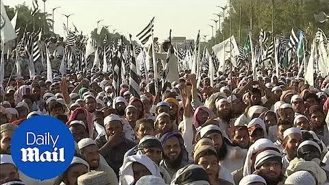 People protest Asia Bibi acquittal on day of her release
