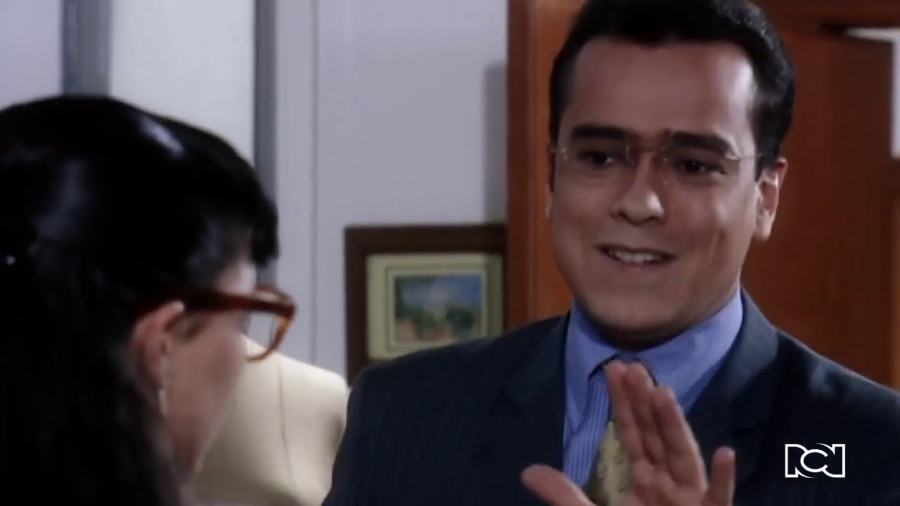 Catalina Ángel descubre a Betty y a Armando besándose | Yo soy Betty, la fea