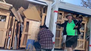 LIVE ABANDONED STORAGE AUCTIONS I bought an abandoned storage unit and found this