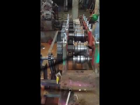 ماكينة تصنيع شرائح الأبواب الايطالى أثناء تجريبها بعد التصنيع